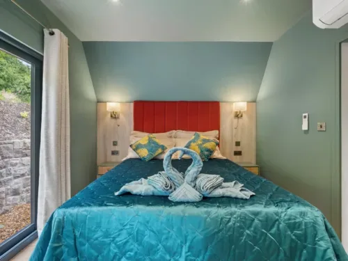 Too Woo Bed